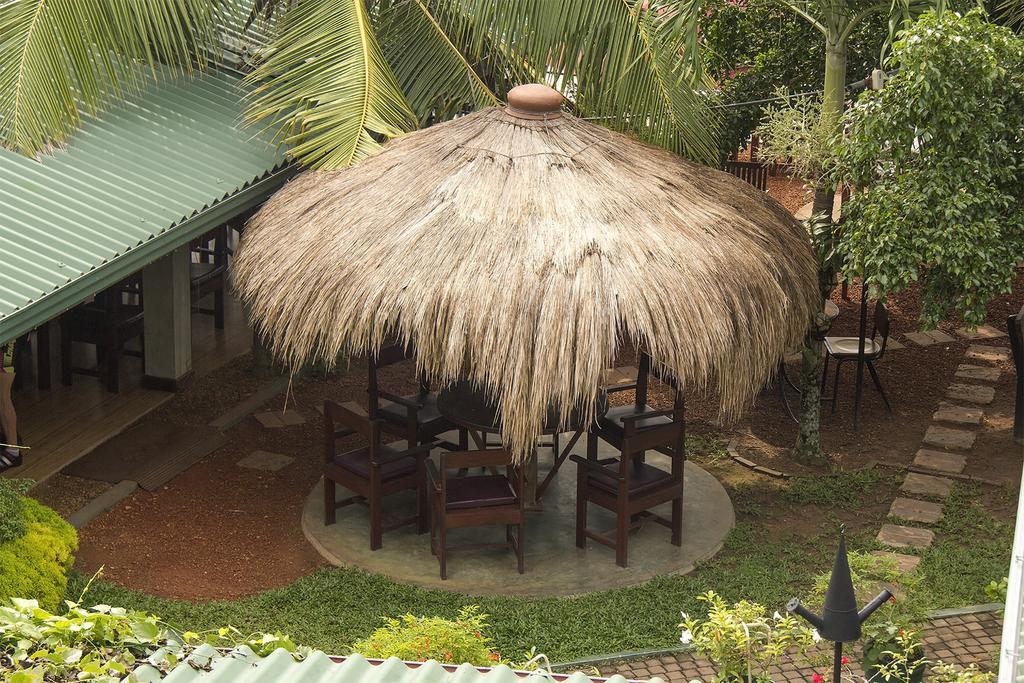 Thumbelina Apartments & Hotel Aluthgama Extérieur photo