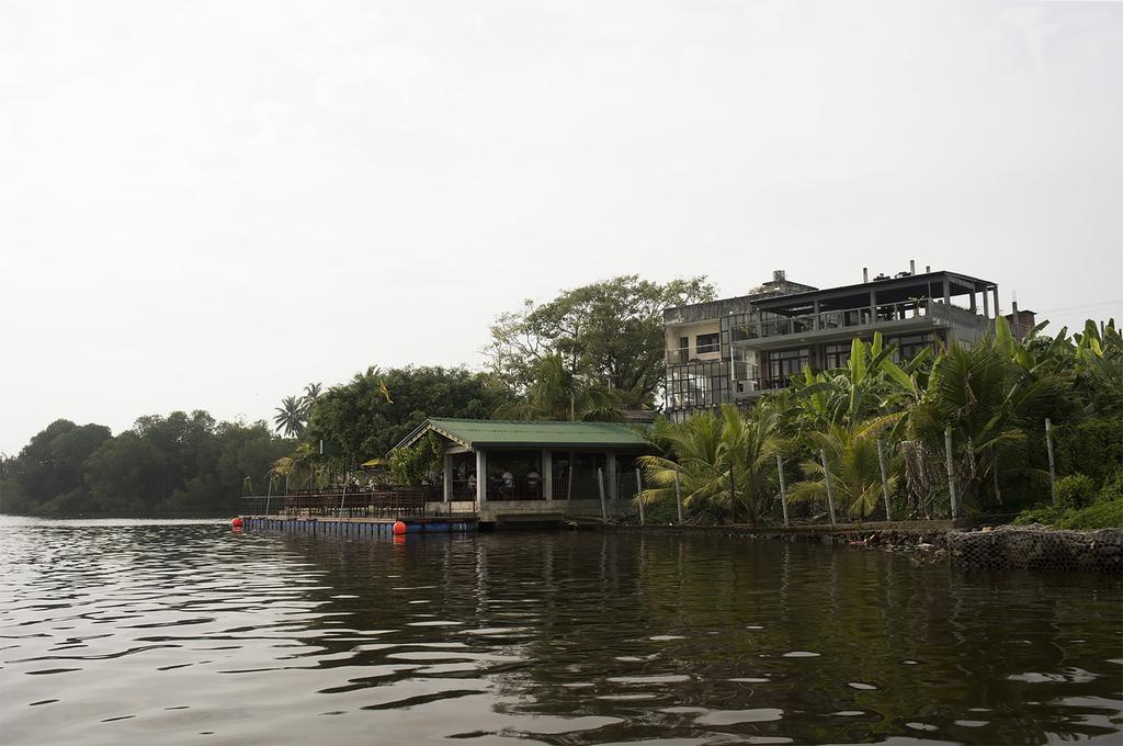 Thumbelina Apartments & Hotel Aluthgama Extérieur photo