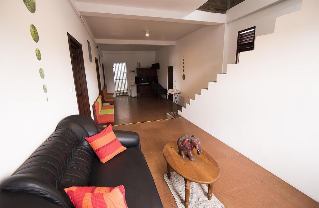 Thumbelina Apartments & Hotel Aluthgama Extérieur photo