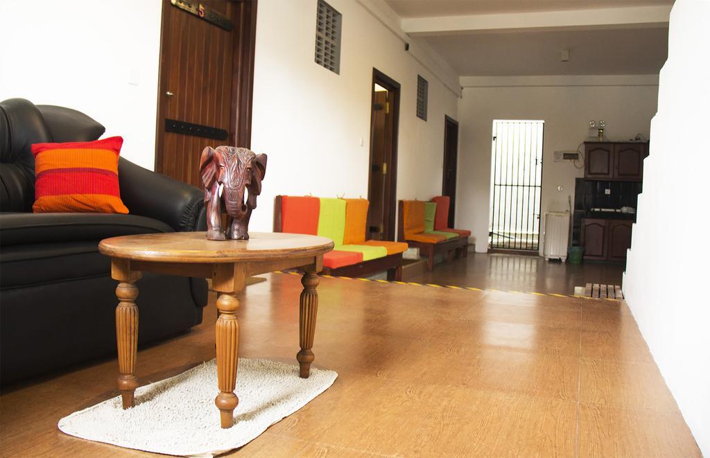 Thumbelina Apartments & Hotel Aluthgama Extérieur photo