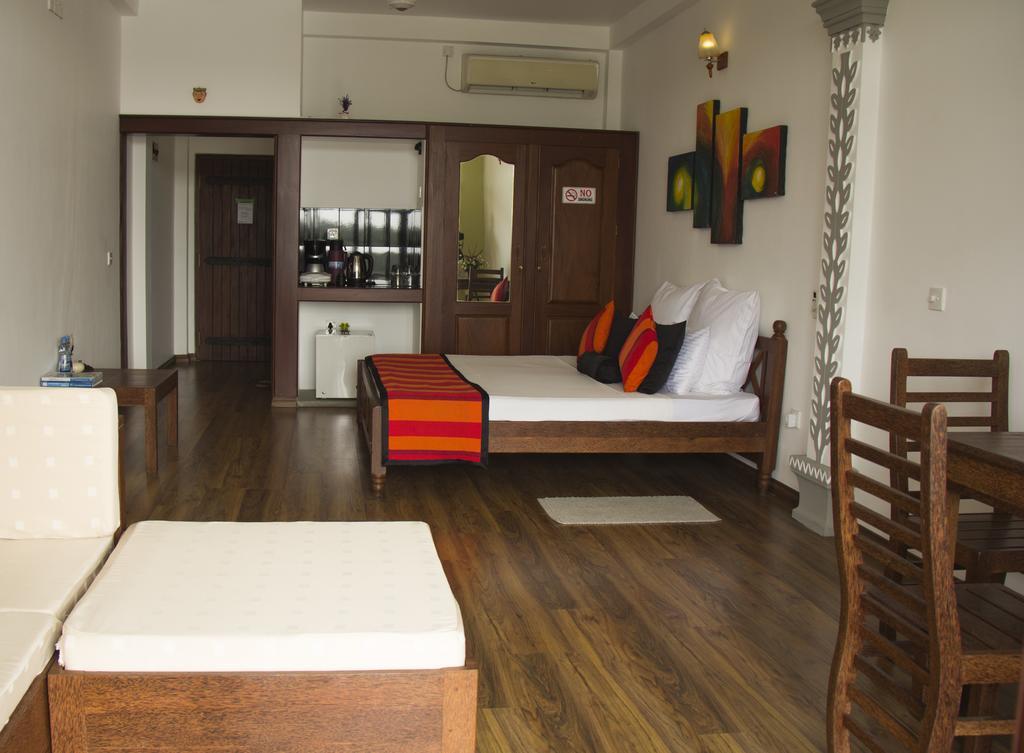 Thumbelina Apartments & Hotel Aluthgama Extérieur photo