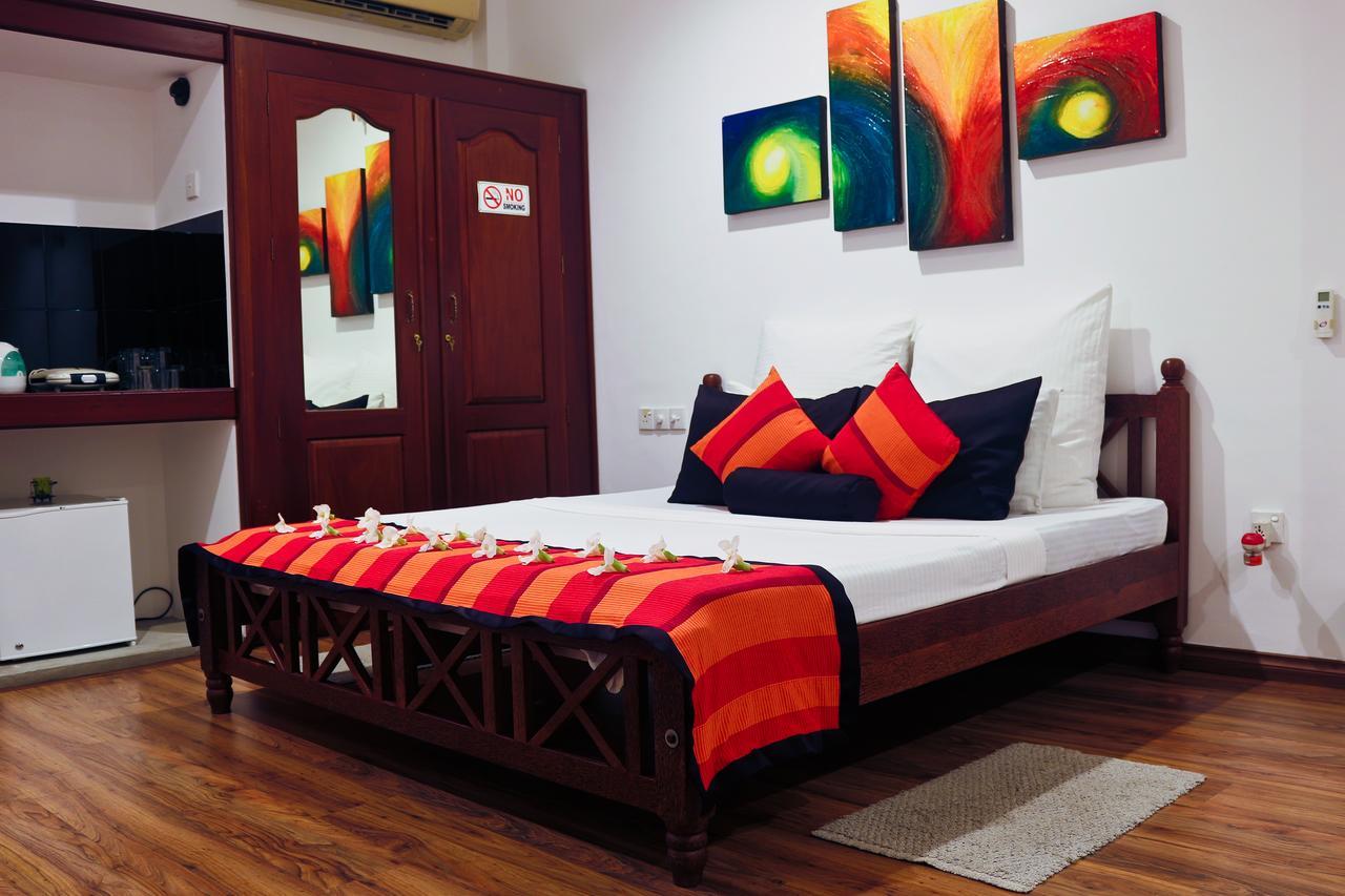 Thumbelina Apartments & Hotel Aluthgama Extérieur photo
