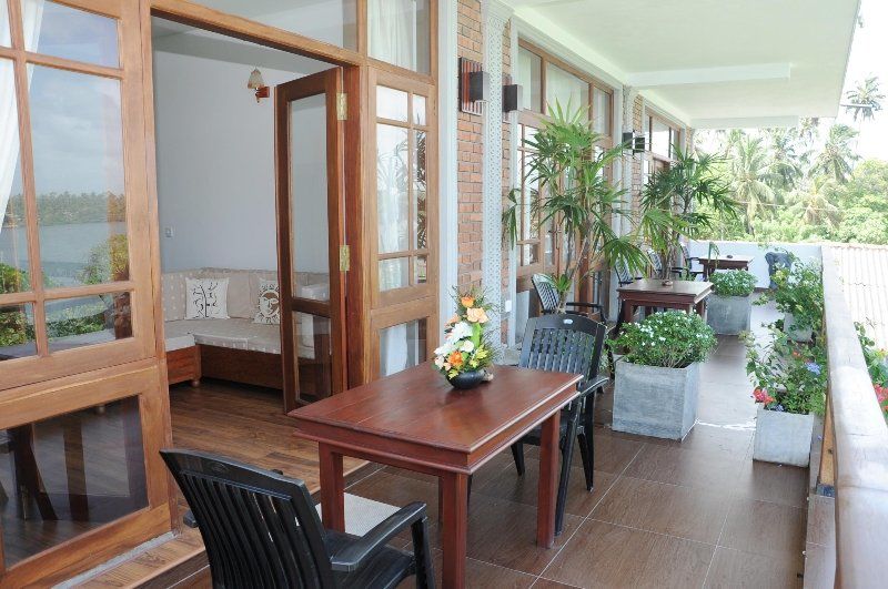 Thumbelina Apartments & Hotel Aluthgama Extérieur photo